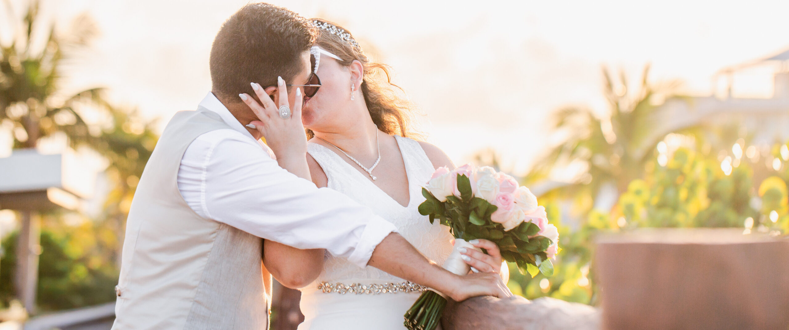 wedding_pictures_cancun_sunset_kiss